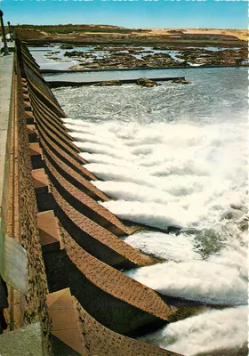 Represa de Assuã — Egito — Edição da Organização Geral Egípcia para Publicações, Distribuição e Impressão