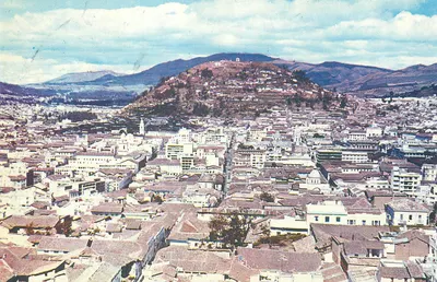 O Panecillo em Quito, Ciudad Luz de América — editor J.N. Pazmiño G., Casilla No. 1027, Quito