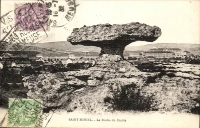 Saint-Mihiel - La Roche du Diable — vista panorâmica com edifício no fundo