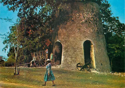 Vestígio de moinho de açúcar — Pitré — Images Caraïbes S.036