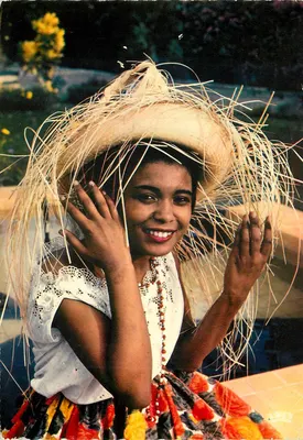 Mulher em traje tradicional — Guadeloupe — Antilles Touristiques n°249