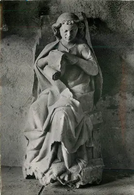 Charroux (Vienne) — Antiga Abadia, Sala do Século XV, Estátua de Profeta — Service Commercial Monuments Historiques, Paris