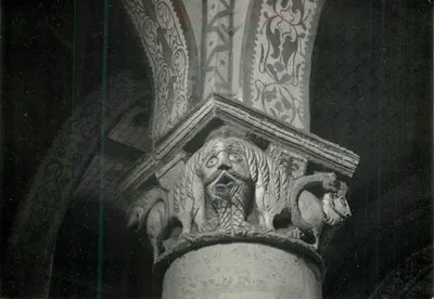 Civaux (Vienne) — Capitel com quimeras — Combier Impressor Mâcon