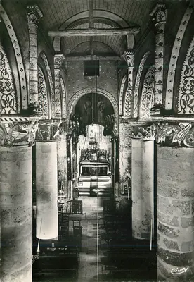 Civaux (Vienne) — Interior da igreja romana dedicada a São Gervásio e São Protais — Fotografia de R. Vimy