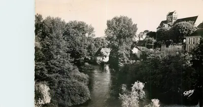 La Roche-Posay (Vienne) — A Moinha e a Igreja — Edições Caby