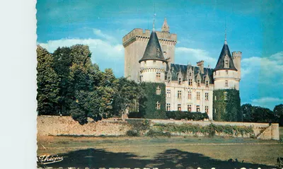 O Castelo de Azat-le-Riz — Haute-Vienne — Edição Théojaus
