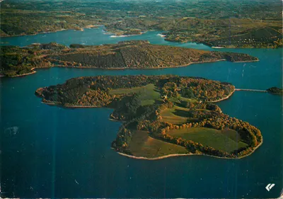 Vassivière na Limousin — Lago artificial — Impresso na França