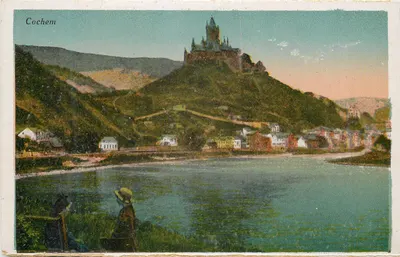 Cochem — château sur colline au-dessus d'un fleuve — éditeur non visible