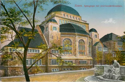 Essen. Sinagoga mit Jahrhundertbrunnen.