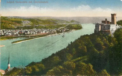 Schloss Stolzenfels com Oberlahnstein — vista do castelo e do vilarejo na margem do rio — Stengel & Co., H. Dresden, 1899
