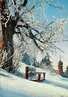 Kloster Kreuzberg/Rhön — paisagem invernal com banco e igreja — Edição Korsch