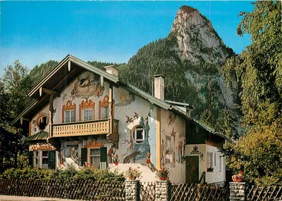 Passionsspieldorf Oberammergau — Casa do Lobo Vermelho e Kofel (1342 m) — Verlag Martin Härtrl, Munique