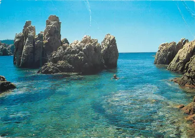 Costa Paradiso (Sardenha) — praia rochosa com banhista — Ed. R. Balzano, série ITALCARTS