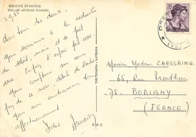 Plage de Bibione — vue avec bâtiment rond et parasols colorés — éditeur BIBIONE SPIAGGIA — Verso
