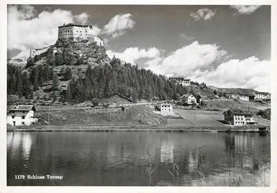 Schloss Tarasp — vista do castelo sobre o lago — série 1179