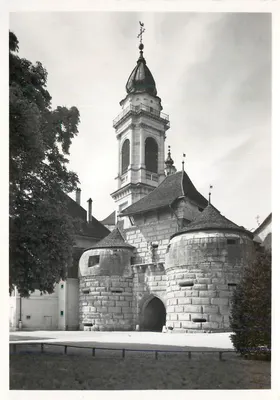 Solothurn, portal gótico Baseltor e torre barroca St. Ursenturm