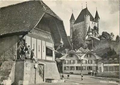 Thun. Castelo — vista do castelo e do edifício 'Naben-Schützenhaus' — Photoglob-Wehrli A. G., Zürich