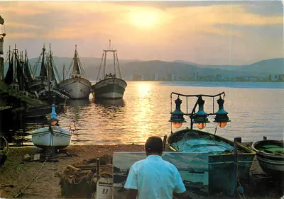 Costa Brava — Porto de pesca ao pôr do sol — Atardecer n° 1114