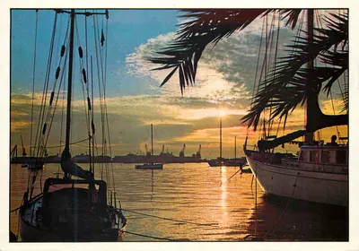 Pôr do sol — Porto com barcos a vela e palmeiras — Ediciones Savir, S.A. n° 2.057
