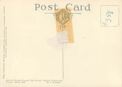Oddział konnych strażników (The Blues) przejeżdżający przez Pałac Buckingham — seria 1030 — Cornish Riviera Press Ltd. — Rewers