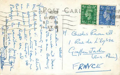 Torquay: Cockington Forge — widok budynków z dachami z trawy i mężczyzny z koniami — Photocliché Wells — Rewers
