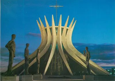 Catedral de Brasília — Esculturas 'Os Evangelistas' por Alfredo Ceschiatti — BRASIL TURÍSTICO