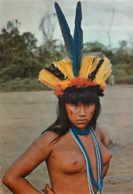 Jovem Indiana Suíá — para o ritual do Yamaricuma — editor Mercator, n°09