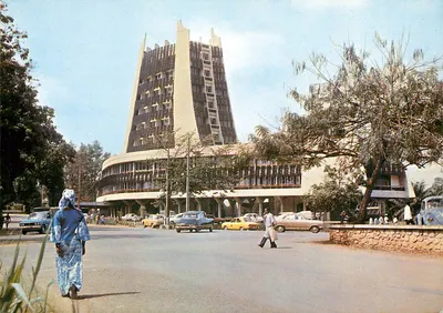 Hotel da Postagem e Telecomunicações de Yaoundé — Ministério das Postagens e Telecomunicações — Impressora I.M.A. Yaoundé