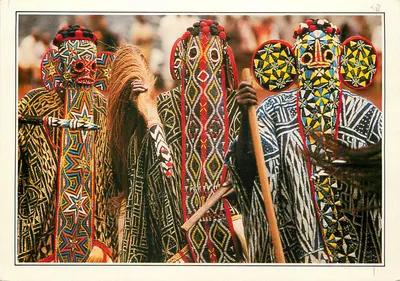 Dançarinos Bamilekes mascarados — Bandjoun, Camerun — Edição Service S.A.