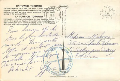 CN Tower nad chmurami — Toronto, Kanada — Plastichrome — Rewers