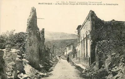 Martinique - La Rue Victor-Hugo (St-Pierre) six ans après la Catastrophe — Col. A. Benoit Jeannette