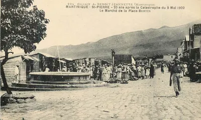 Martínique - St-Pierre - Le Marché de la Place Bertin — 20 ans après la Catastrophe du 9 Mai 1902 — Collect A. Benoit Jeannette