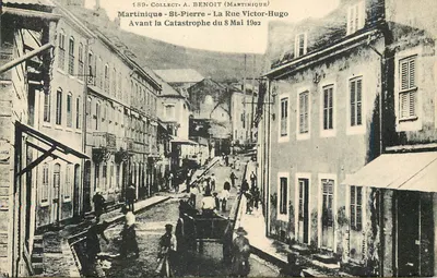 Martinique - St-Pierre - La Rue Victor-Hugo — Avant la Catastrophe du 8 Mai 1902 — Collect. A. Benoit