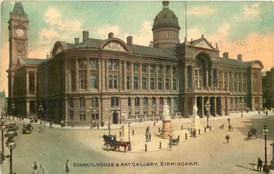 Casa do Conselho e Galeria de Arte, Birmingham — vista da praça com estátua — editor L. W. Dennis & Sons