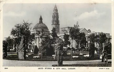 Pedras Druidas e Prefeitura, Cardiff — Ernest T. Bush — série 2960