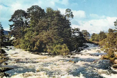 Ilha e Cachoeiras de Dochart — Killin, Perthshire — J. Arthur Dixon Studios, n° 3980