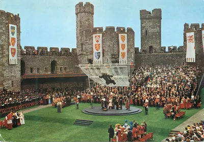 Investidura de S.A.R. o Príncipe Carlos, Príncipe de Gales — Castelo de Caernarvon, 1º de julho de 1969 — Ministry of Public Building & Works