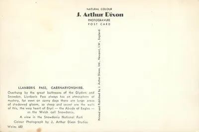 Llanberis Pass, Caernarvonshire — vista no parque nacional de Snowdonia — J. Arthur Dixon, n° 682 — Verso