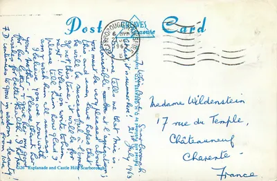 Bilhete postal moderno Esplanada e Colina do Castelo em Scarborough — Verso