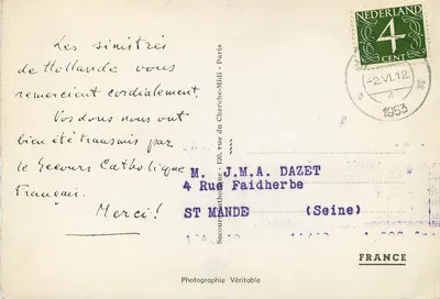Famiglia in abiti tradizionali olandesi — Fotografia Autentica — Soccorso Cattolico — Verso