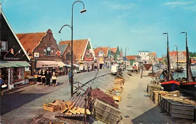 Volendam — Widok na port i ulice — Souvenirs