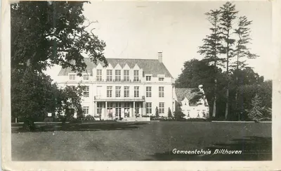 Gemeentehuis Bilthoven — edifício administrativo — editor desconhecido, número de série não visível