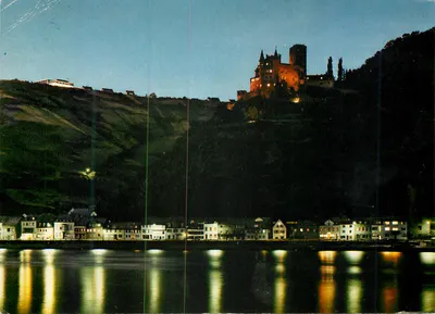 St. Goarshausen am Rhein — vista noturna com a Burg Katz — editor Schöning & Co, St. Goar 318