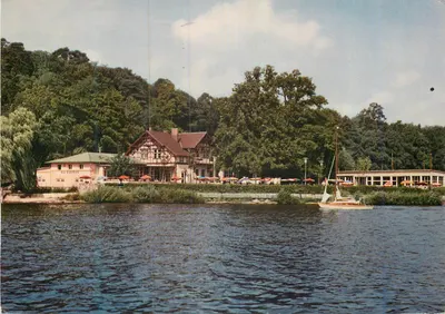 Estabelecimento de repouso em Berlim-Tegel — vista do lago e do edifício — editor não visível