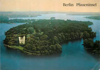 Berlin Pfaueninsel — visão aérea da ilha com castelo — editor não visível