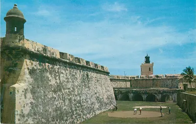 Golfando em 'El Morro' — San Juan, Porto Rico — Pub. por Rahola Photo Supply, Santurce, Porto Rico