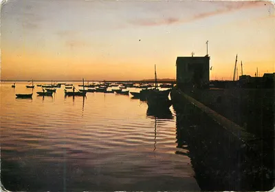 Olhão - Algarve - Portugal — Pôr do sol no porto — Centro do Cadado 'Nossa Senhora do Perpétuo Socorro' Porto