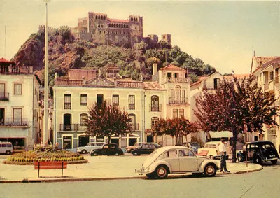 Leiria — Castelo de Leiria sobre a praça Francisco Rodrigues Lobo — Edição da Livraria da Moda