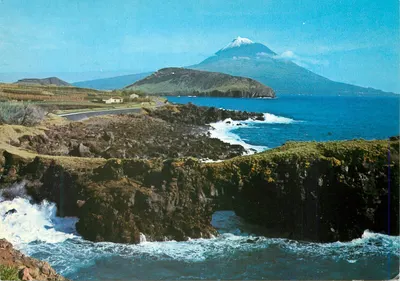 Ponta Furada — Vista de Faial com o Pico no fundo — Edição de Foto Jovial