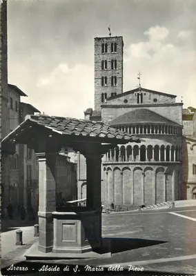 Arezzo - Abside de S. Maria della Pieve — vista com poço coberto — editor Vera Fotografia, Torino, n°10